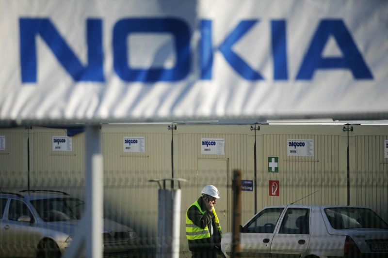 Nokia se prăbușește văzând cu ochii. Zile dramatice pentru gigantul finlandez: acțiunile scad vertiginos