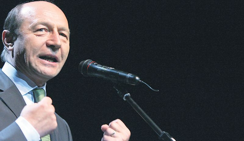 Traian Băsescu: "Fie ca Sfântul Gheorghe să ne ajute și să ne îndrume în fiecare zi"