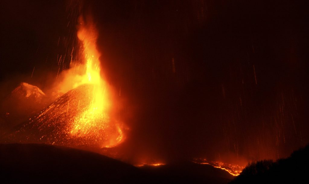Vulcanul Etna s-a trezit din nou