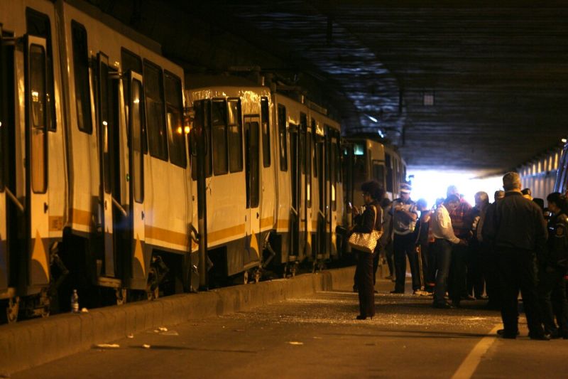 Accident colectiv de muncă în Pasajul Lujerului, în urma ciocnirii a trei tramvaie: "Vatmanii erau la muncă, iar oamenii mergeau la serviciu"