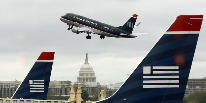ALERTĂ de securitate: Un avion al companiei US Airways, deviat din cauza unui pasager suspect. Aparatul a fost escortat de două avioane F15