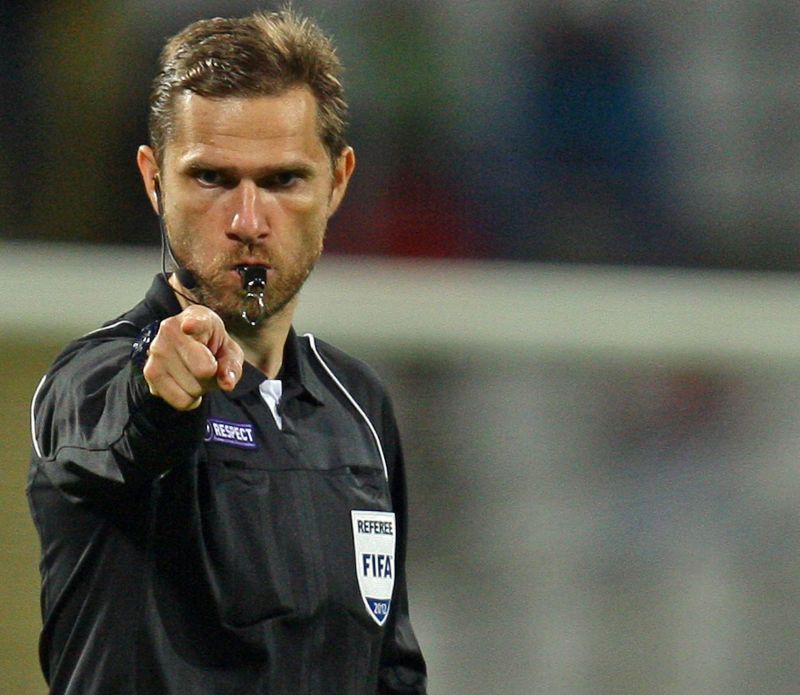 Arbitrul Tudor doarme bine