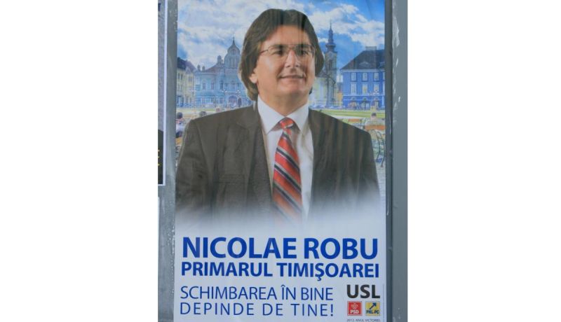 ATAC ELECTORAL LA TIMIȘOARA: "Candidatul USL se vopsește la păr să pară mai tânăr"