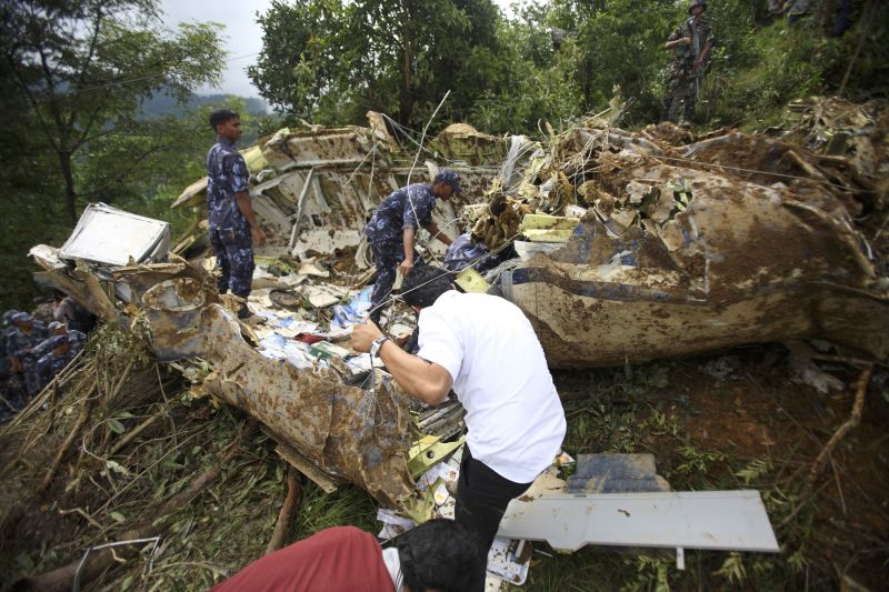 Avion prăbușit în Nepal. Cel puțin 9 oameni au murit