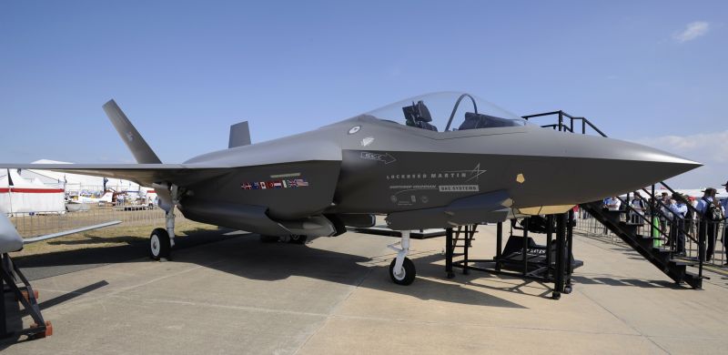 Britanicii cumpără avioane F-35B cu decolare şi aterizare verticală. Interoperabilitatea cu armata franceză este compromisă