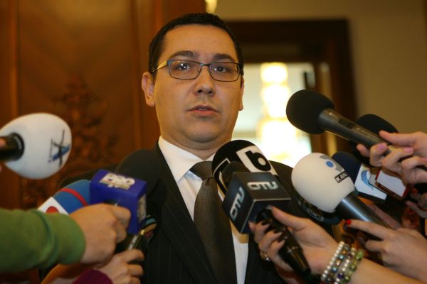 Cartonaş roşu pentru prefecţii care se lasă influenţaţi politic. Ponta îi ameninţă cu demiterea