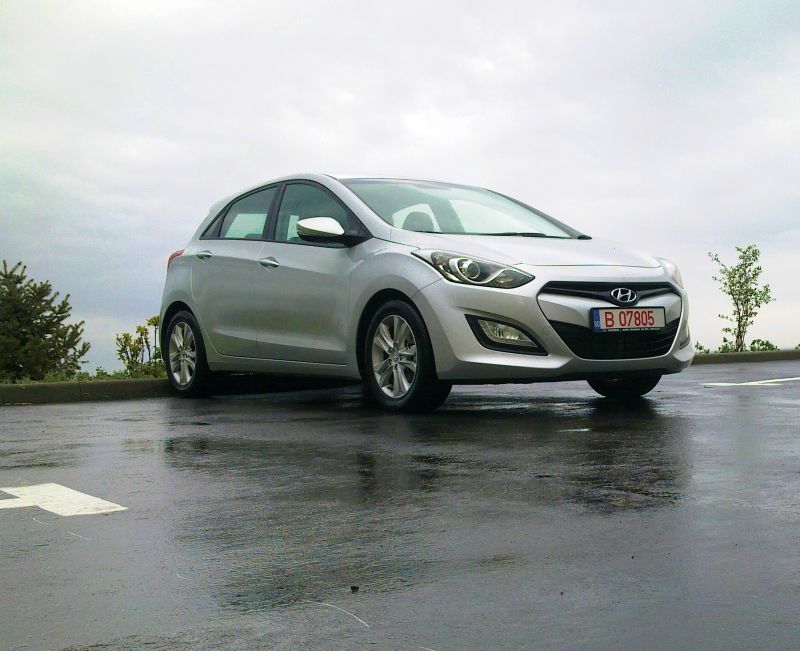 Clasa-vedetă primeşte întăriri: noul Hyundai i30