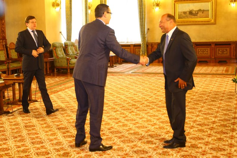 Crin Antonescu îl împinge pe Victor Ponta să sară la Traian Băsescu
