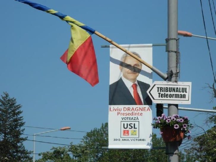 Cum e Dragnea promovat pe stâlpii Alexandriei. Vot pentru a ajunge președintele... Tribunalului Teleorman