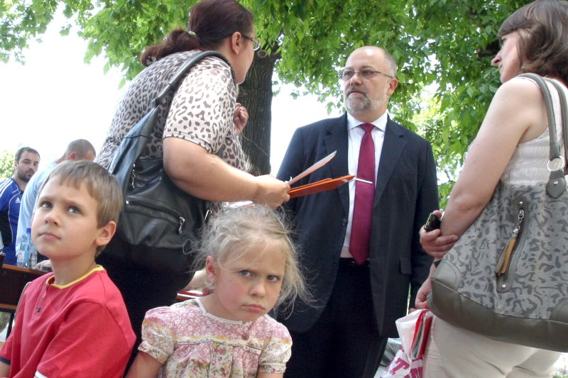 Educaţia bate pasul pe loc, legile se schimbă