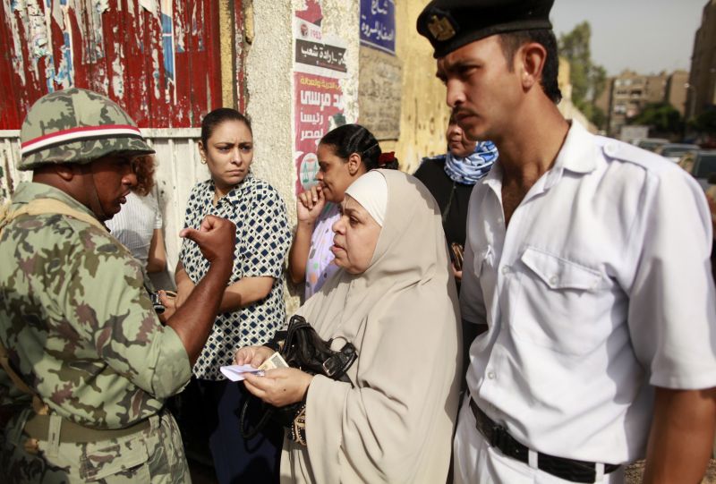 Egiptenii, așteptați, azi, la urne, într-un scrutin prezidențial istoric