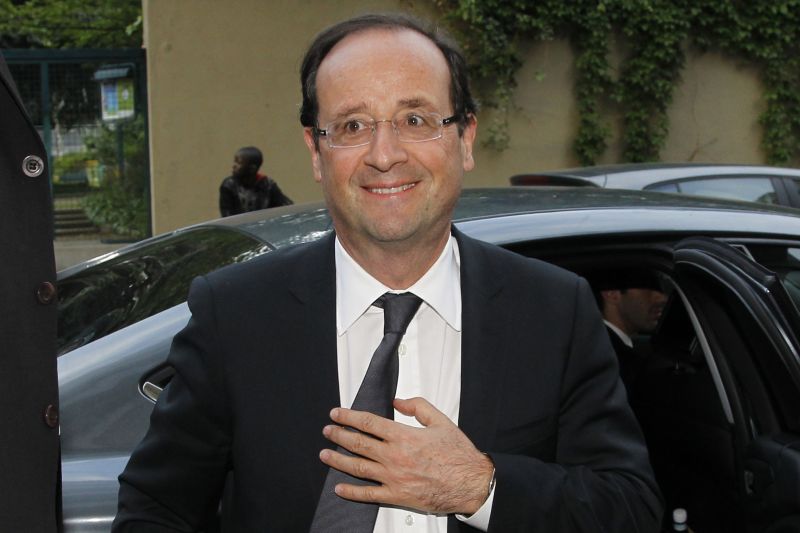 Francois Hollande se plânge că liderii români, portughezi, italieni vorbesc limba engleză, nu franceză