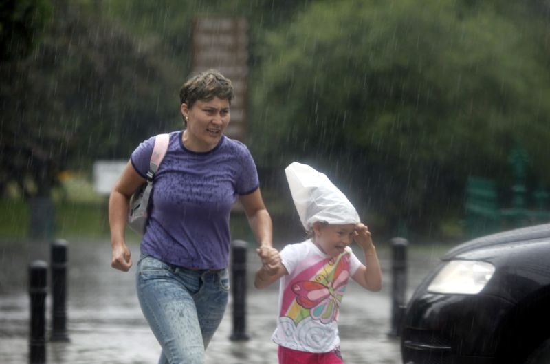 INFORMARE METEO de vreme instabilă, PLOI TORENȚIALE și GRINDINĂ