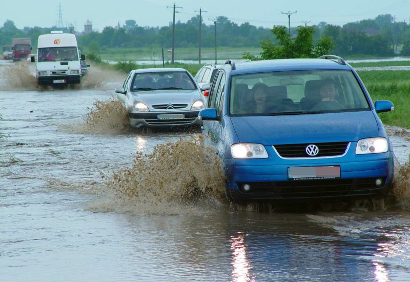 Intră economia la apă după ploi?