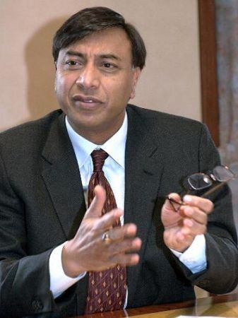 Miliardarul Lakshmi Mittal a vizitat combinatul siderurgic ArcelorMittal Galaţi