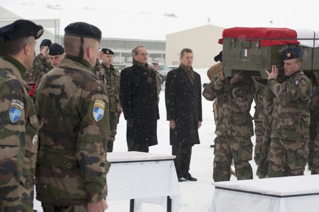 NATO şi oficialii afgani, îngrijoraţi de promisiunea lui Hollande de a retrage trupele franceze din Afganistan anul acesta