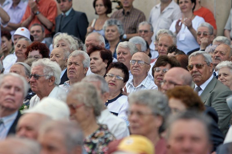 PRAF ÎN OCHII ALEGĂTORILOR. „Pensiile municipale”, ultima gogoaşă electorală