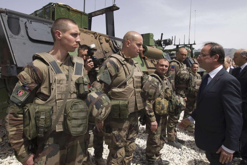 Preşedintele francez Francois Hollande, într-o vizită surpriză în Afganistan