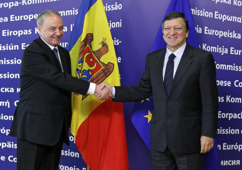 Președintele Republicii Moldova face prima sa vizită oficială în România