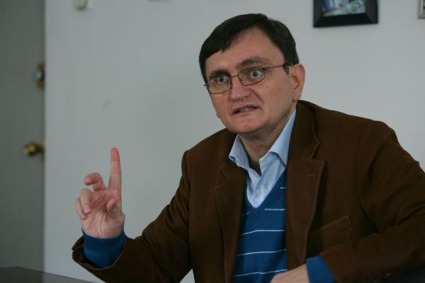 Sloganul PNȚCD: "Faceţi loc, ţărăniştii intră-n joc!"