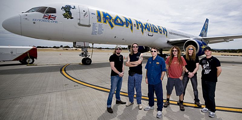 Solistul Iron Maiden începe o afacere atipică, un service pentru avioane
