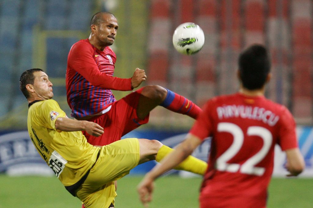 Steaua învinge suferind, FC Vaslui este lider la golaveraj