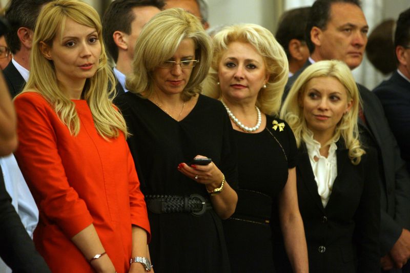 Traian Băsescu, către Daciana Sârbu îmbrăcată în portocaliu: "E cumva ultimul pedelist?"
