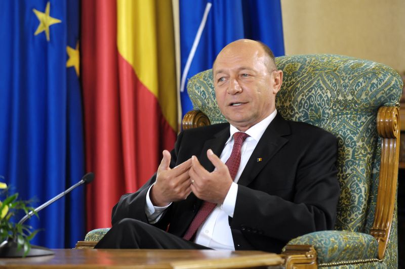 Traian Băsescu reclamă neconstituționalitatea "jongleriei" cu patrimoniul universităților particulare