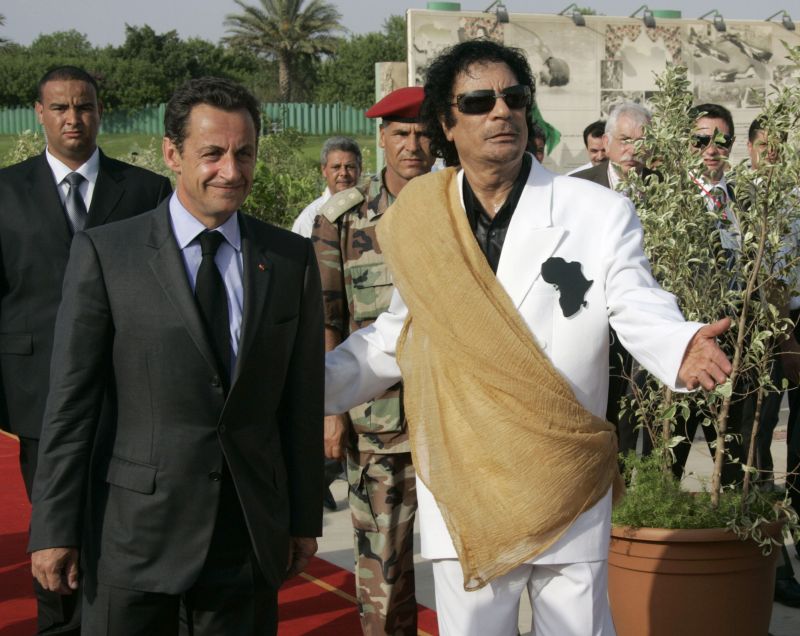 Umbra lui Gaddafi îl bântuie pe Sarkozy