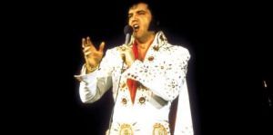 Un loc într-un cavou unde a fost îngropat Elvis Presley, licitat pentru 100.000 de dolari