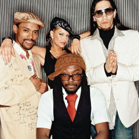 Un membru al trupei Black Eyed Peas duce muzica în spaţiu