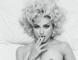VEZI fotografia care a înnebunit lumea: Madonna dezbrăcată pentru 15.000 de lire
