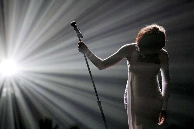 Whitney Houston ar putea recuceri topurile postum, cu o nouă piesă | AUDIO