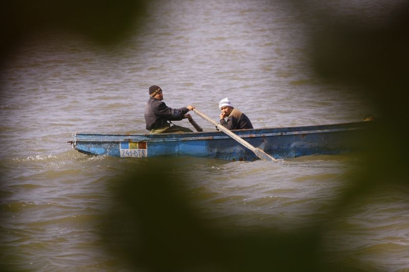 A vrut să sperie pelicanii, dar a împuşcat mortal un om