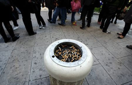 Bulgarii au interzis fumatul în spaţiile publice. Care este principala temere a țării vecine