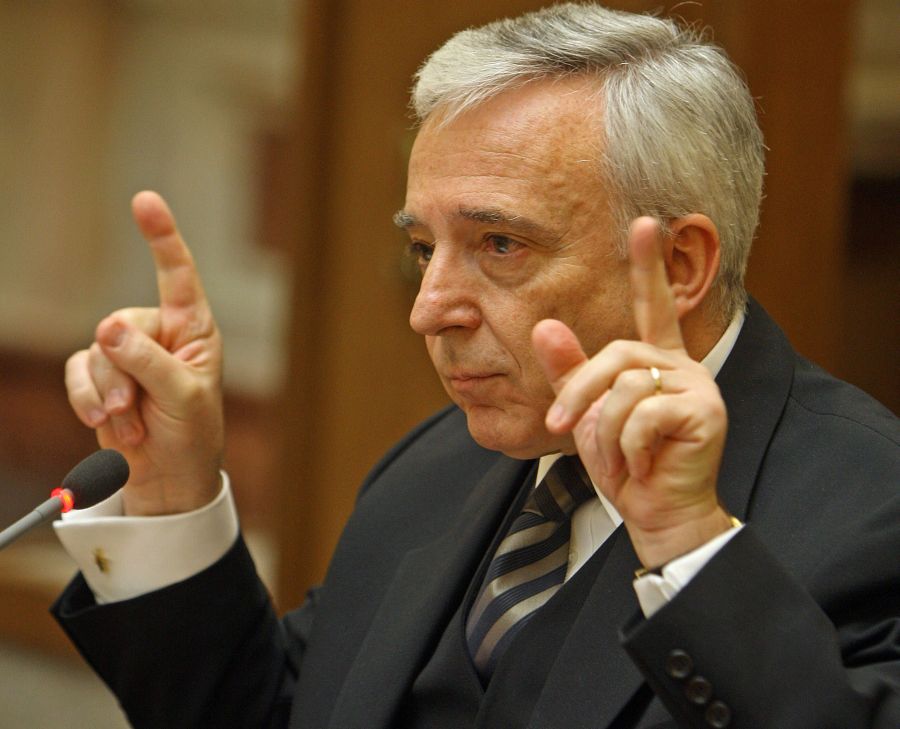 Cât a cheltuit BNR în mai pentru a proteja leul