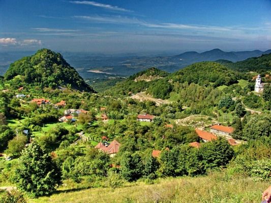 COLORĂM ROMÂNIA. Săcărâmb, satul de munte care nu moare. Se transformă