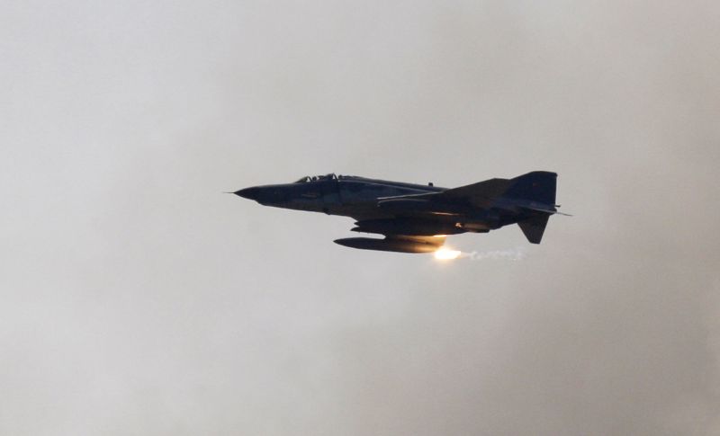 CONFLICT DIPLOMATIC. Turcia declară doborârea avionului „o acţiune ostilă” şi cere o reuniune a NATO