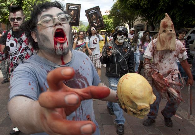 Din cauza numărului mare de cazuri de canibalism, americanii au început să creadă în zombi| VIDEO