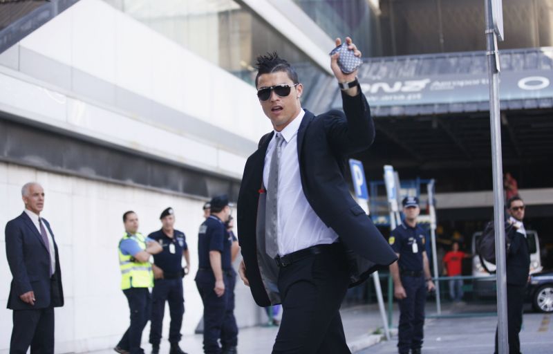 EURO 2012: Cristiano Ronaldo a zburat cu un avion al unei companii româneşti