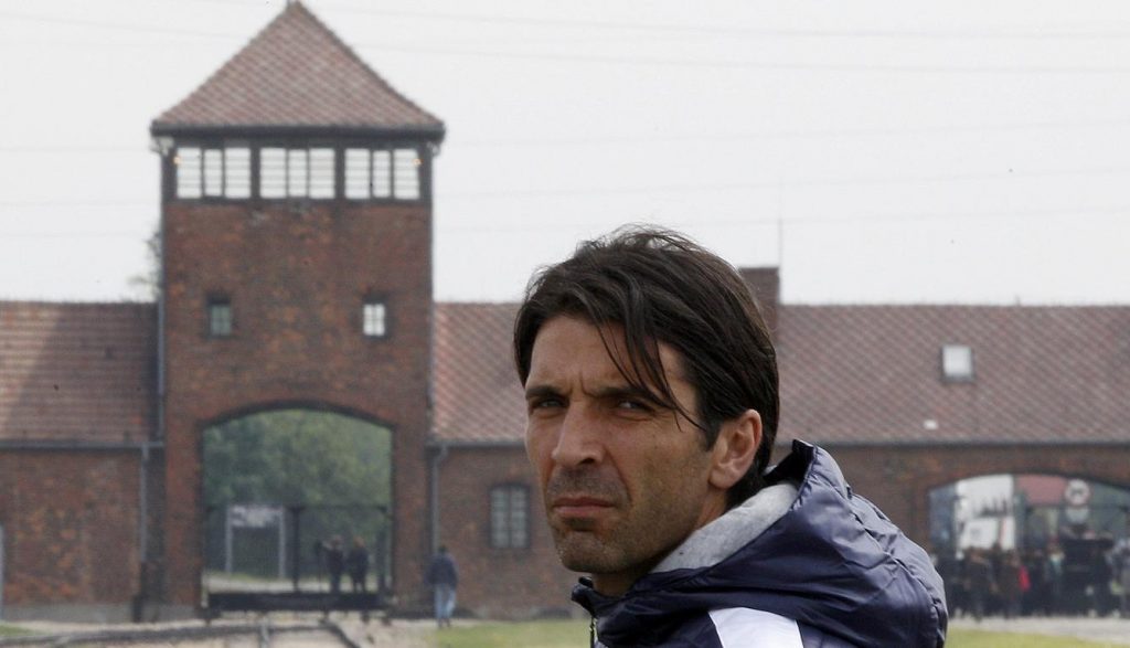 EURO 2012: Italienii și olandezii, la Auschwitz