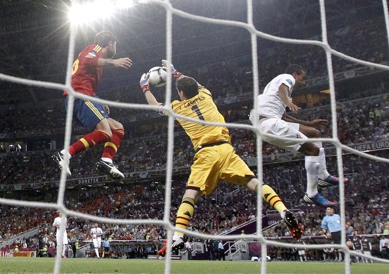 EURO 2012: Portugalia - Spania 2-4 după penalty-uri! Campionii "en-titre" merg în MAREA FINALĂ! Fratele ex-stelistului Geraldo i-a stricat seara "ofticosului" Ronaldo