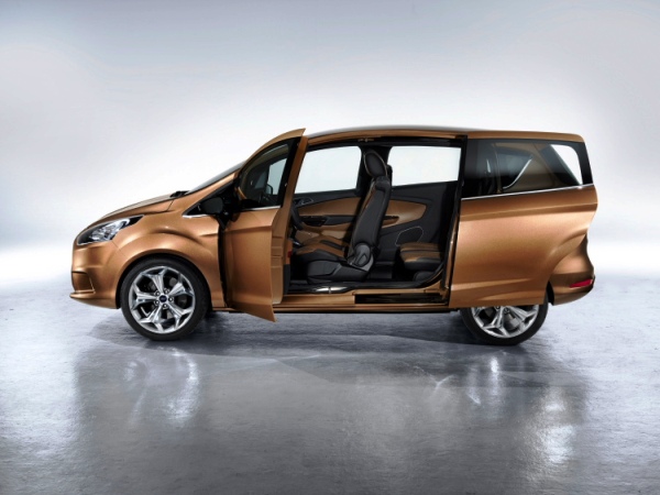 Ford a lansat astăzi producţia modelului B-Max la uzina din Craiova. Traian Băsescu - primul client