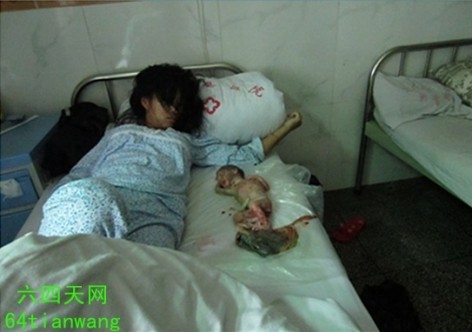 FOTOGRAFIA ŞOCANTĂ care a stârnit un scandal imens şi demiterea a doi oficiali chinezi