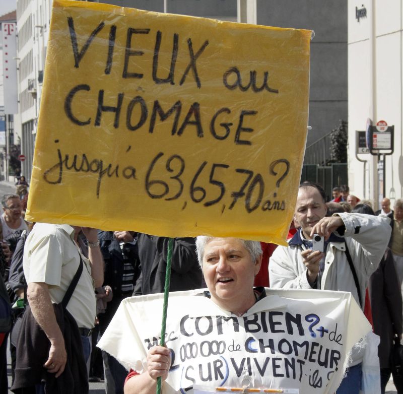 Guvernul francez reintroduce pensionarea la 60 de ani pentru unii salariați