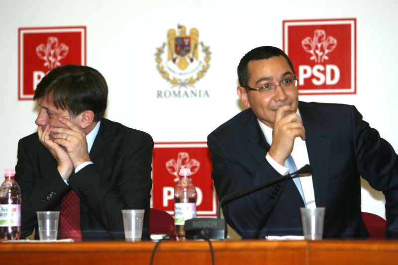 Imnul României a fost intonat la mitingul USL fără partea care include numele "Traian". Vezi cum explică Ponta | VIDEO