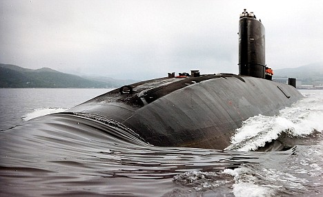 Iranul construieşte primul submarin nuclear