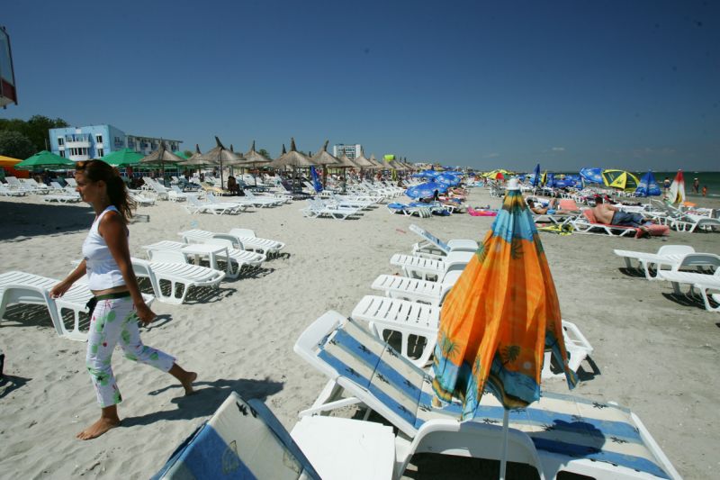 Litoralul, plin de turişti. VEZI câţi români îşi petrec concediul la mare