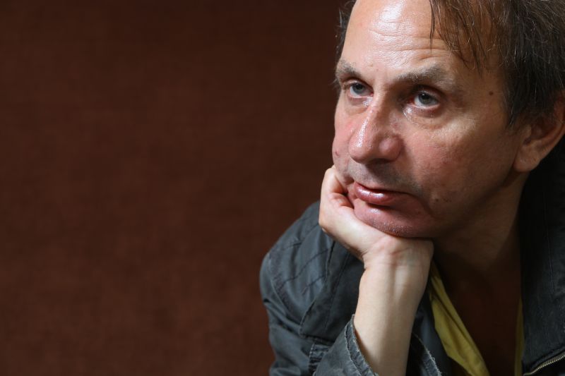 Michel Houellebecq: "Legalizaţi prostituţia"