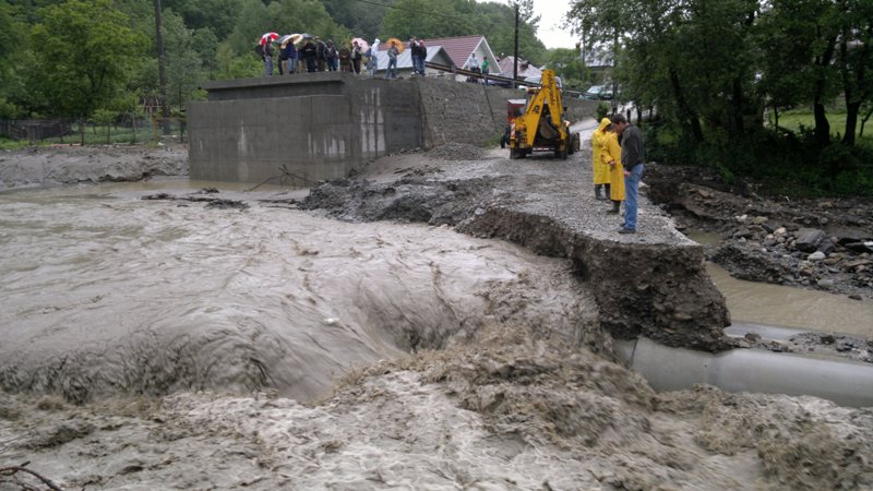 O fetiţă de 12 ani a murit înecată în râul Ialomiţa